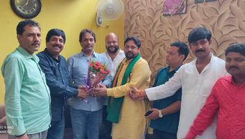 संजय कुमार - पूर्व झारखंड प्रदेश अध्यक्ष श्री मधुकर सिंह जी के आवास पर की सहयोगियों से मुलाकात